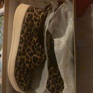 Vintage 7 Eight Cara Show in the color leopard